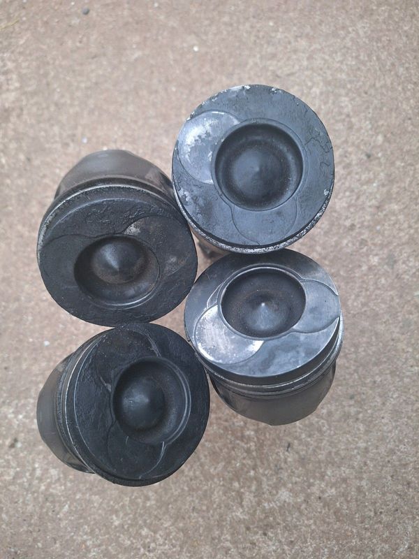 Nissan np200 DCI pistons