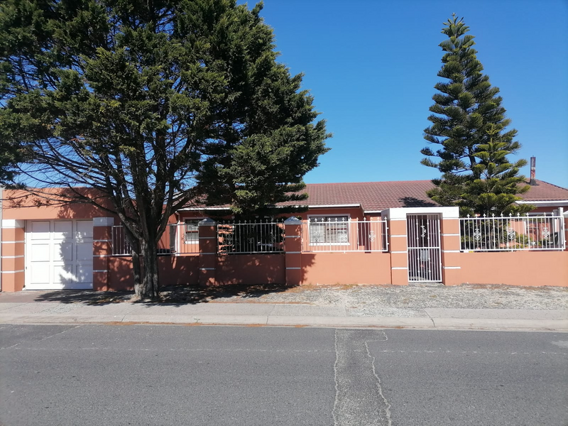 4 BEDROOM HOME WITH GREAT ENTERTAINMENTS SPACES FOR SALE IN STRANDFONTEIN (ML)