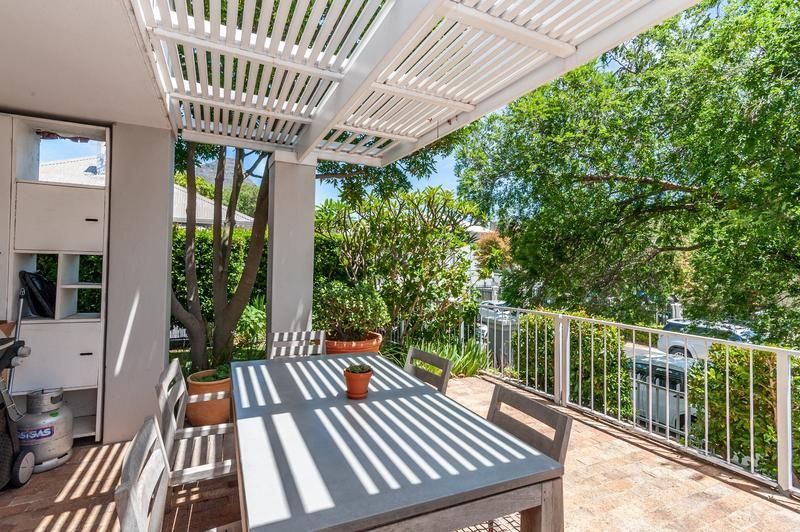 Well appointed 2 bed, 2 bath with 2 parking bays and 31sqm exclusive use patio in AirBnB friendly...