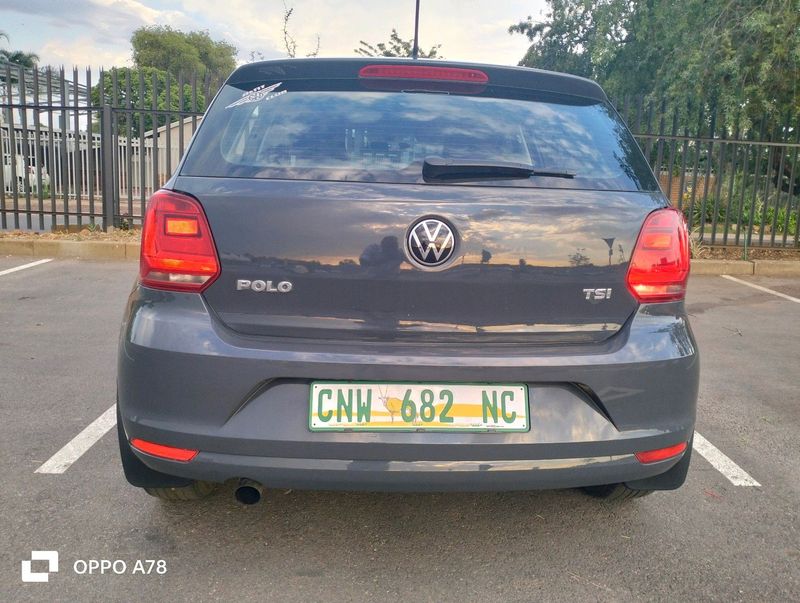 2015 VW polo 1.2 tsi comfortline,with 96000km full service history,grey colour,5drs hatchback,Airbag