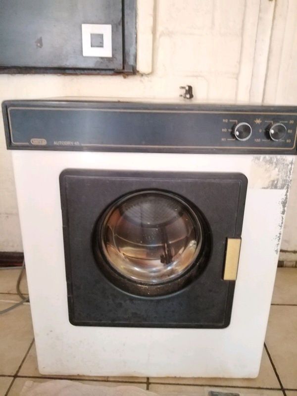 Tumble dryer defy old model NOT HEATING SELLING FOR PARTS AS IS.