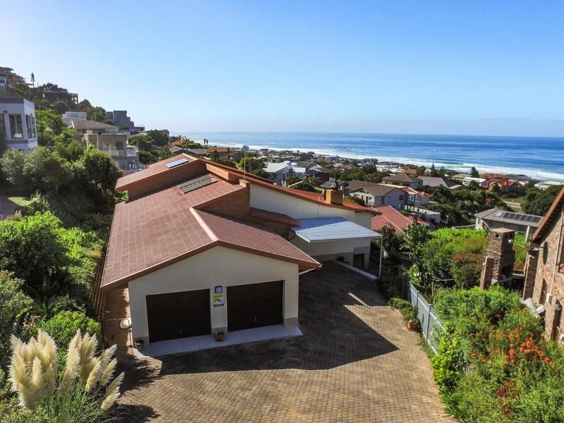 CLASSIC 5-BEDROOM COASTAL HOME WITH BREATHTAKING SEA VIEWS