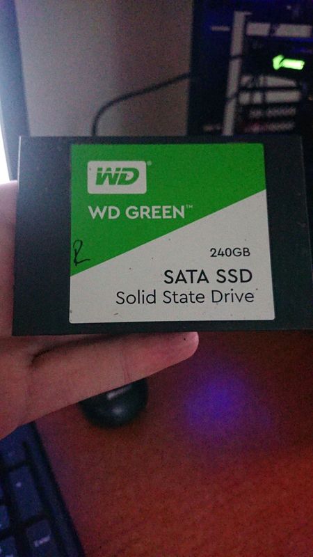 SSD HARD-DRIVE 240 GIG.
