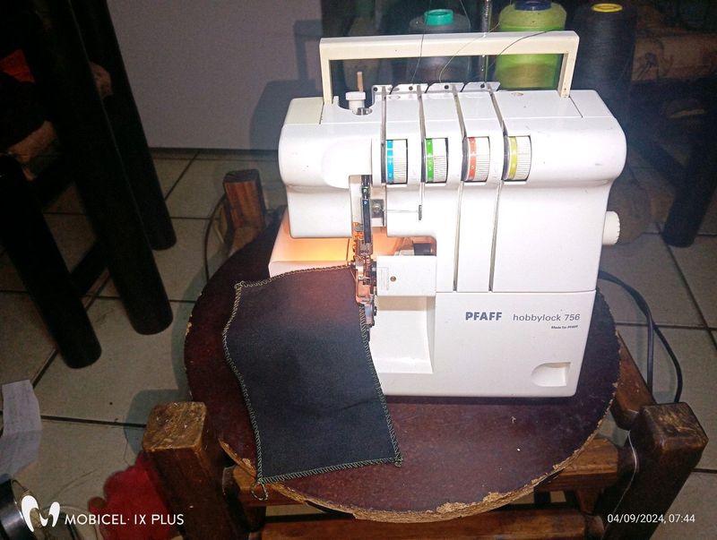 Pfaff hobby lobby 756 overlocker machine made in japan for sale r1200 in a good working condition ca