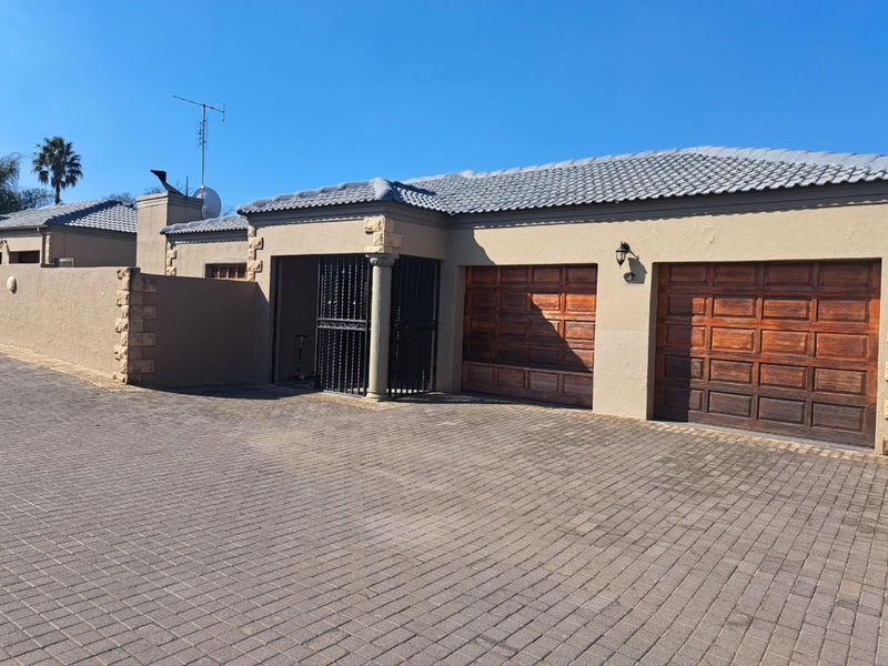 3 Bedroom Townhouse For Sale in Beyers Park