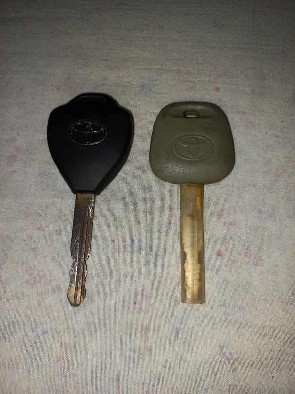 Toyota original set of keys