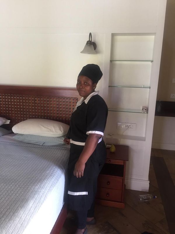 EXPERIENCED HOUSEKEEPER LOOKING FOR A JOB
