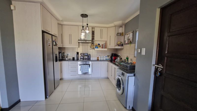 MODERN AND SPACIOUS 2 BEDROOM APARTMENT  IN WESTBROOK