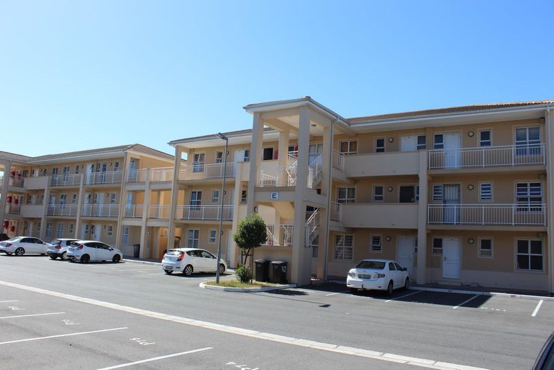 Apartment To Rent in Athlone, Cape Town