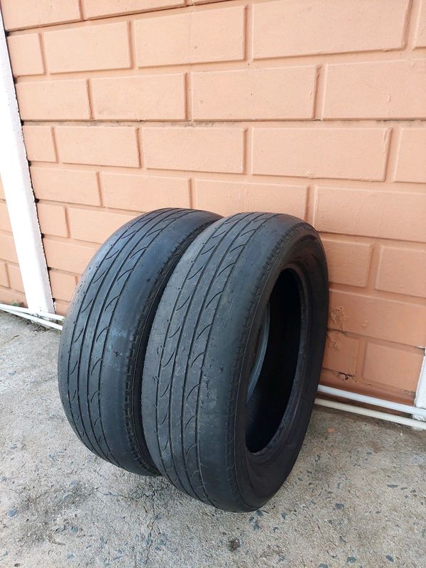 2× 215 60 17 inch bridgestone dueler tyres for sale r500 both