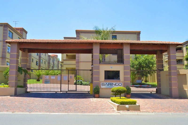 A secure and spacious top floor one bedroom apartment in Sunninghill.