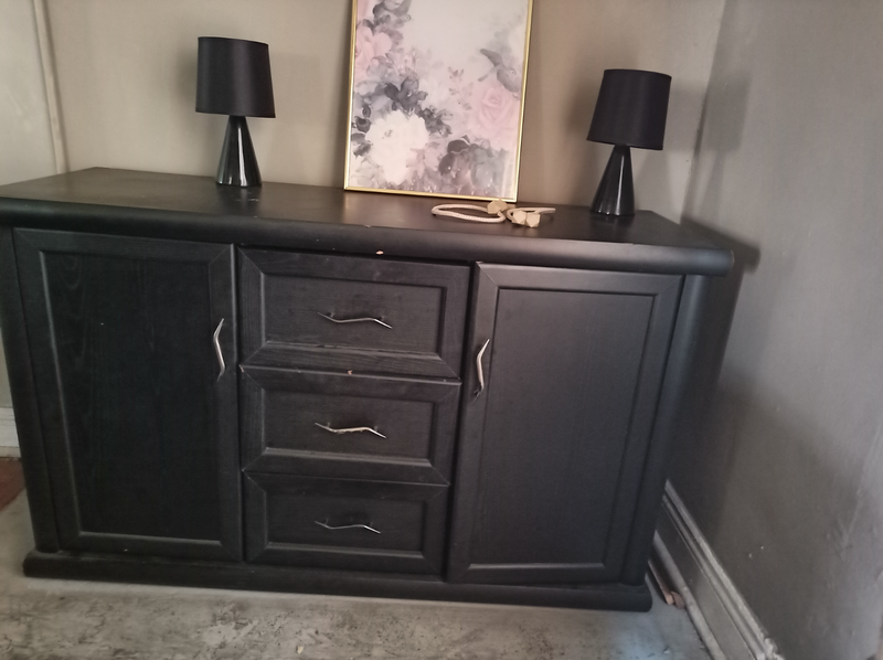 Chest of drawers with 2 lamps negotiable