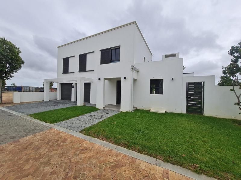 Lovely 4 bedroom home in new gated estate