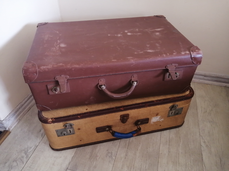 Vintage decorative suitcase set R200 for both