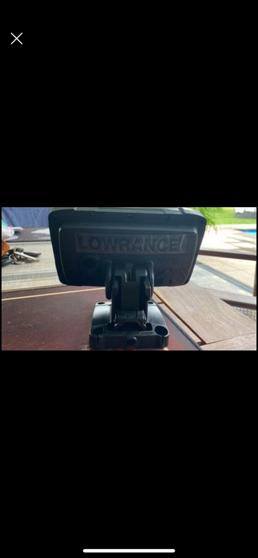 Lowrance Hook 7 Reveal Fish Finder