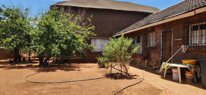 5 Bedroom Farm House for Sale in Koster