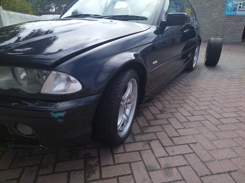 BMW E46 330I BREAKING UP FOR SPARES
