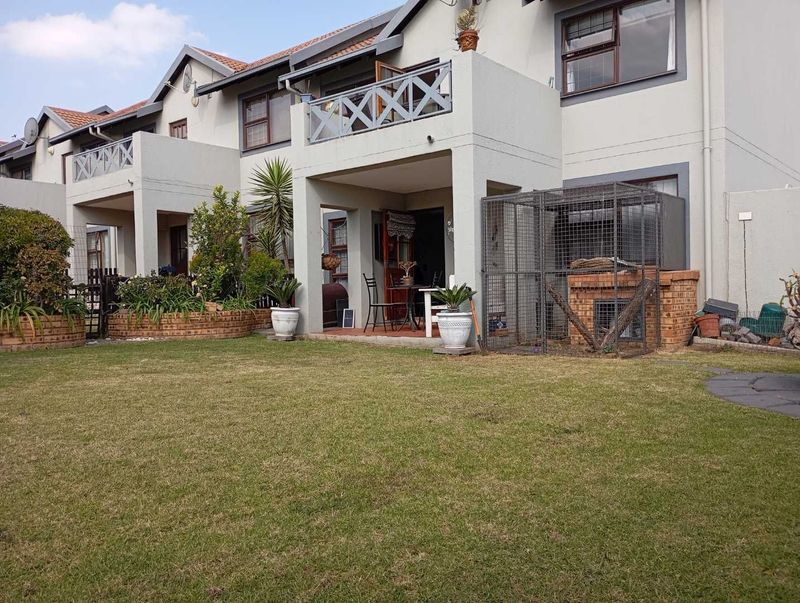 Stunning Two-Bedroom Unit in Verwoedpark&#39;s Pelican Place Complex - A Must-Buy!