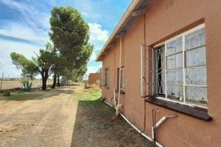 2 Bedroom Small holding in Higveld  to rent