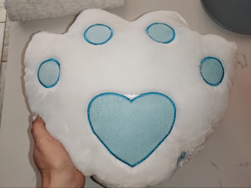 *****Brand new baby paw pillow, with lights on option****&#39;