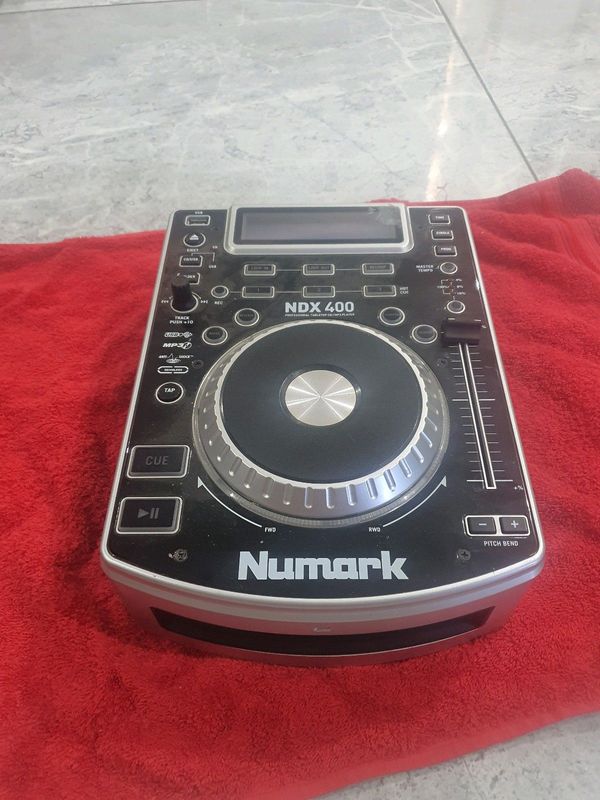 2 x Numark NDX400 DJ Professional Tabletop CD mp3 Player Controller