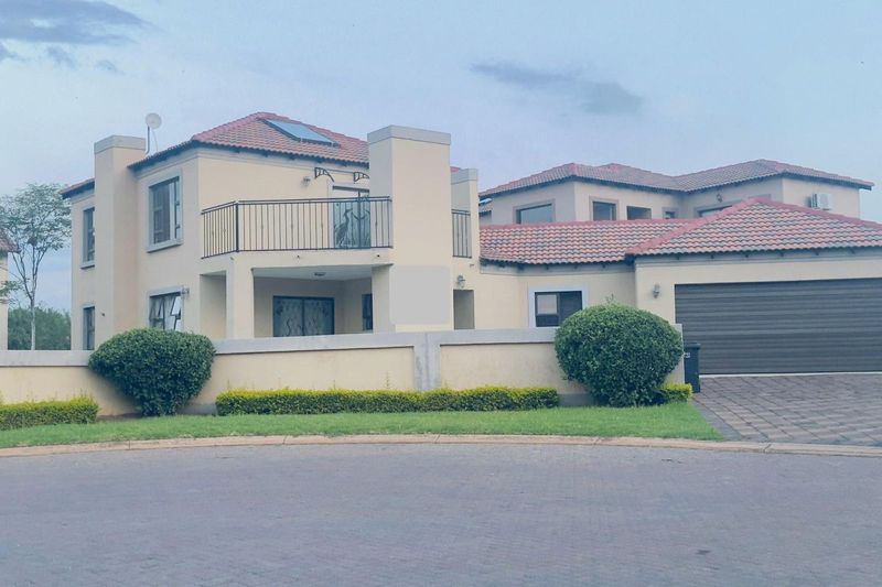 4 Bedroom ,3.5 Bathroom  House available for rent in Crescent wood