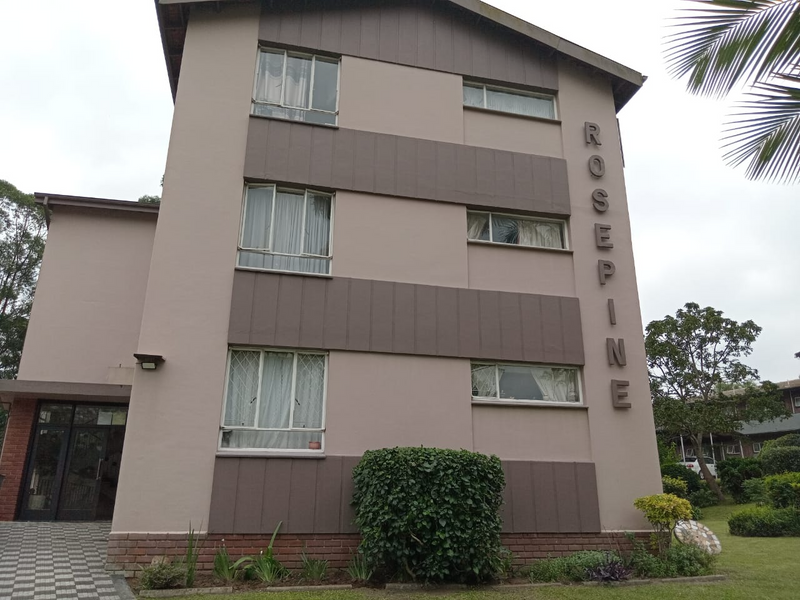 Spacious 3 bedroom apartment available in pinetown central next to John Wesley Primary.