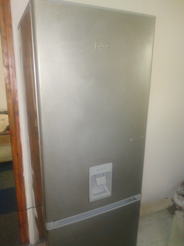 Kic water dispensor,  fridge and freezar