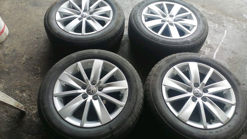 15 inch original polo TSI mag rims with 185/60 15 continental tyres in a good condition pcd 5/100
