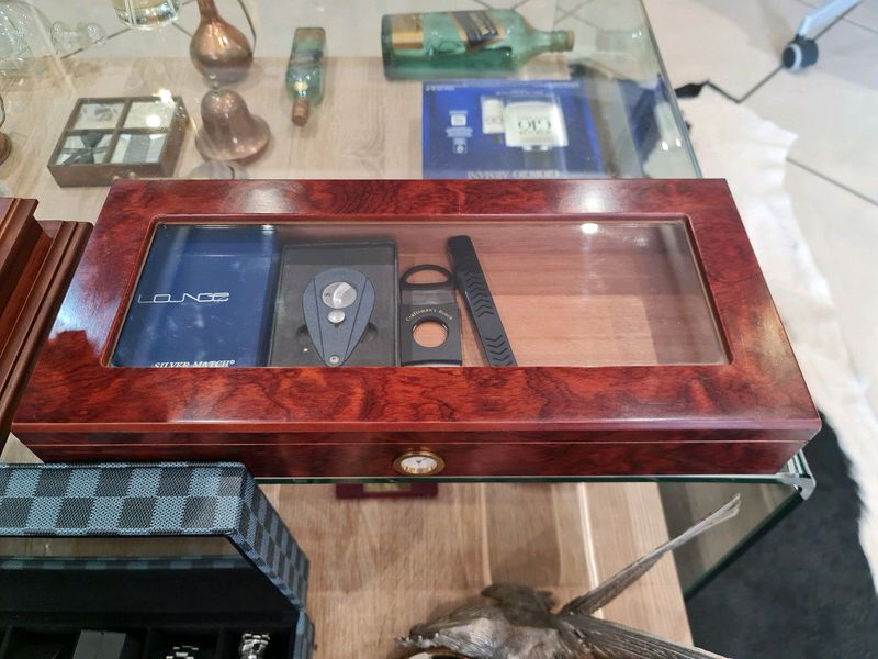 Humidor Glass Top Box and Accessories