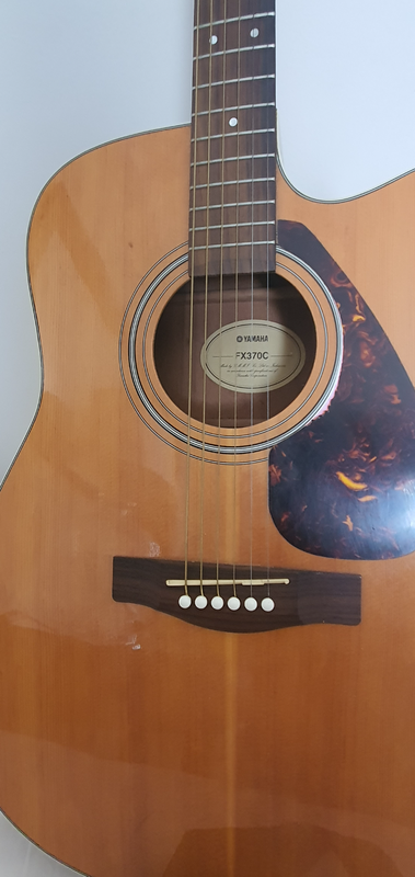 Guitar Yamaha Electric ACCOUSTIC  FX370C