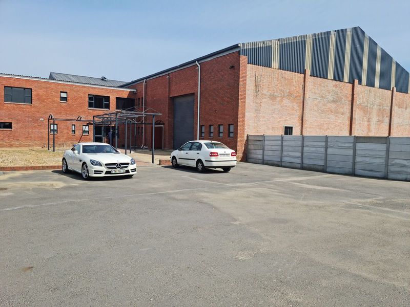 1085m2 Industrial Warehouse with offices and a 1400m2 Yard area TO LET &#64; R92 400 &#43; vat