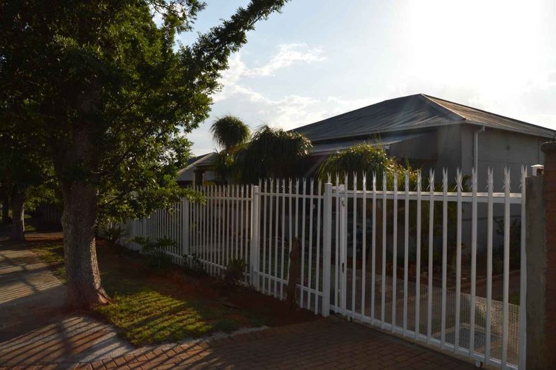 Neat family home in Florentia Alberton