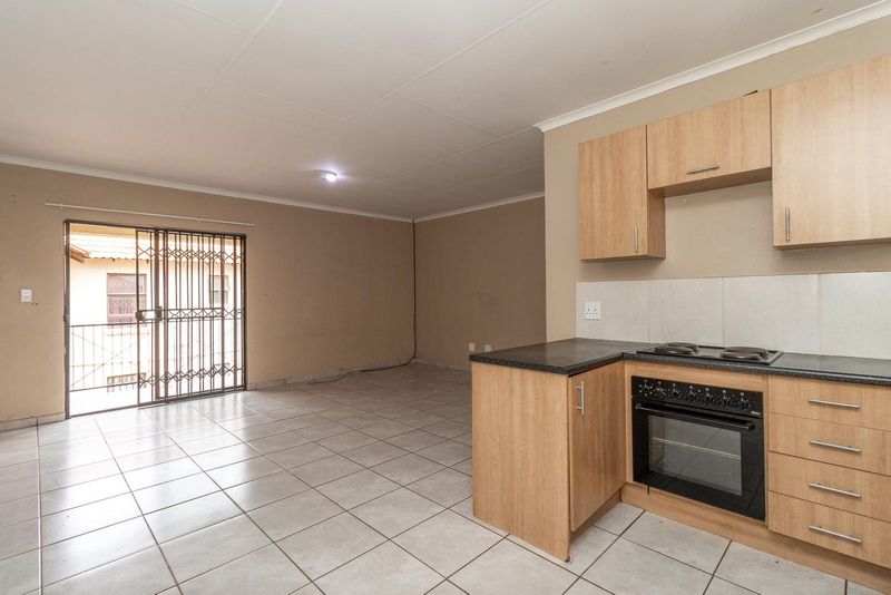 COST SAVER: Lovely 3 Bed Two Bath First Floor Apartment