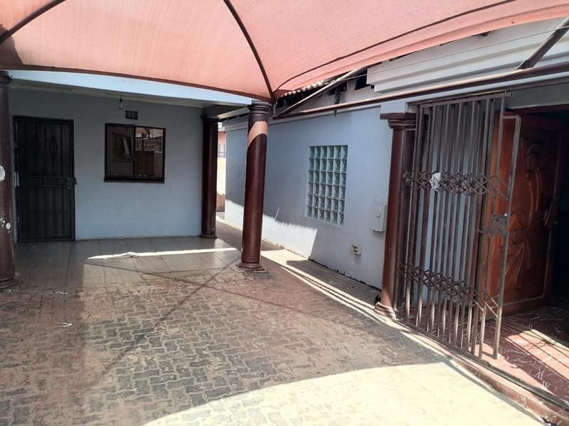 House for Sale in Ililiba, Tembisa