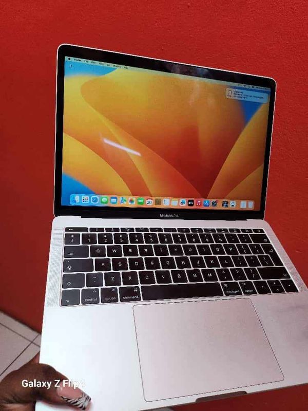 Macbook Pro 13inch 2017 Core i5 dual 2.30ghz