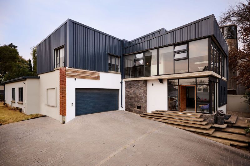 Modern House in Upmarket Street