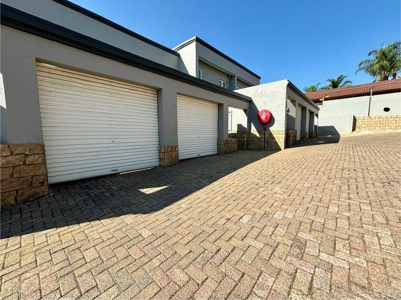 Townhouse To Rent in Radiokop, Roodepoort