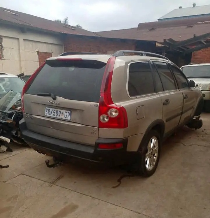 VOLVO XC90 2.4 D5 STRIPPING FOR SPARES OR PARTS FOR SALE.