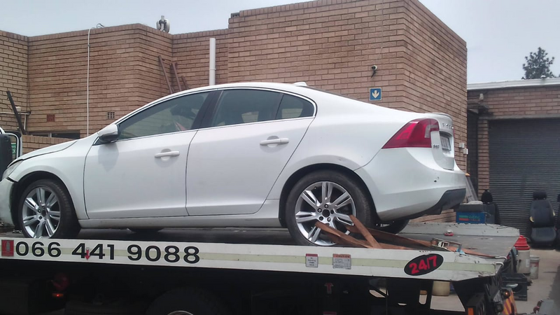 VOLVO S60 T3 2012 STRIPPING FOR SPARES
