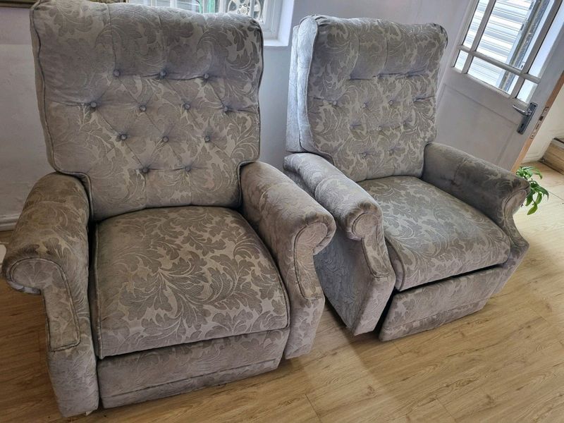 Light green recliner chairs each R600, need service