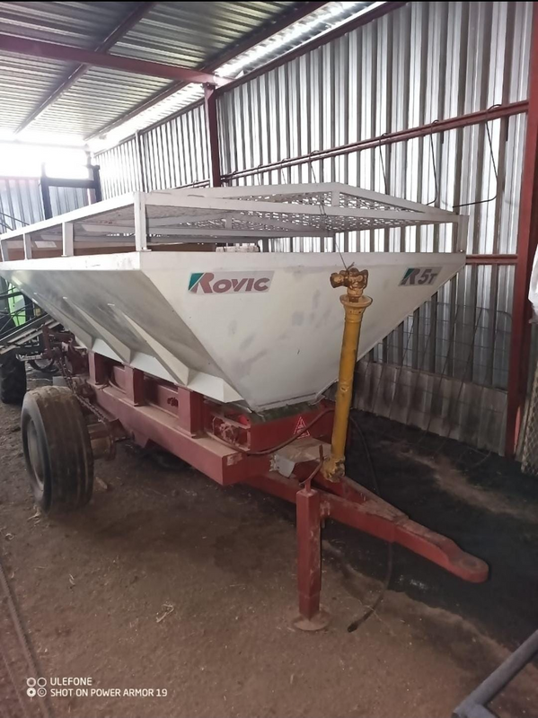 5 Ton Rovic Kalk Strooier / Lime Spreader For Sale (009517)