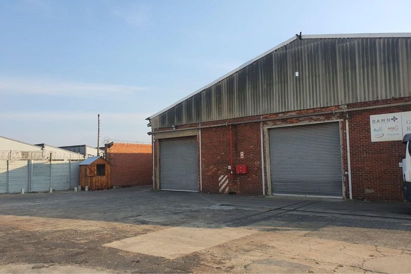 4020m2 Warehouse in 24 hour Secure Industrial Park