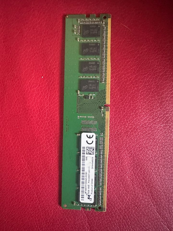 Micron 8GB PC4-19200 DDR4-2400MHz Non-ECC Unbuffered CL17 288-Pin DIMM 1.2V Single Rank Memory