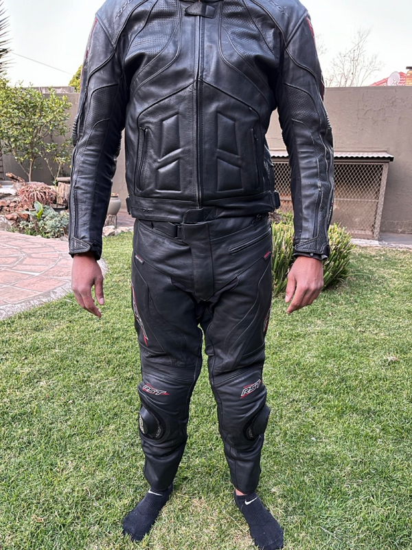 Motor Bike RST Leathers - Mens(Jacket &amp; Pants) - Black  Size (UK) 36