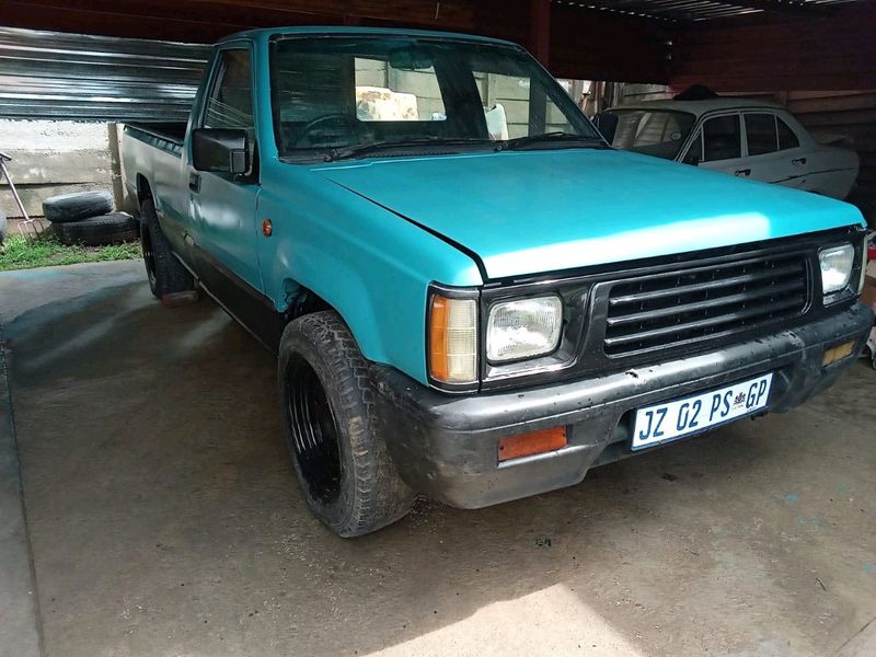 Mitsubishi colt bakkie single cab driving with papers up to date no time wasters price R60000.