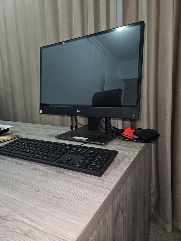 Dell All-in-one Desktop - Used for a month (R4000) - OptiPlex 5270 AIO Series