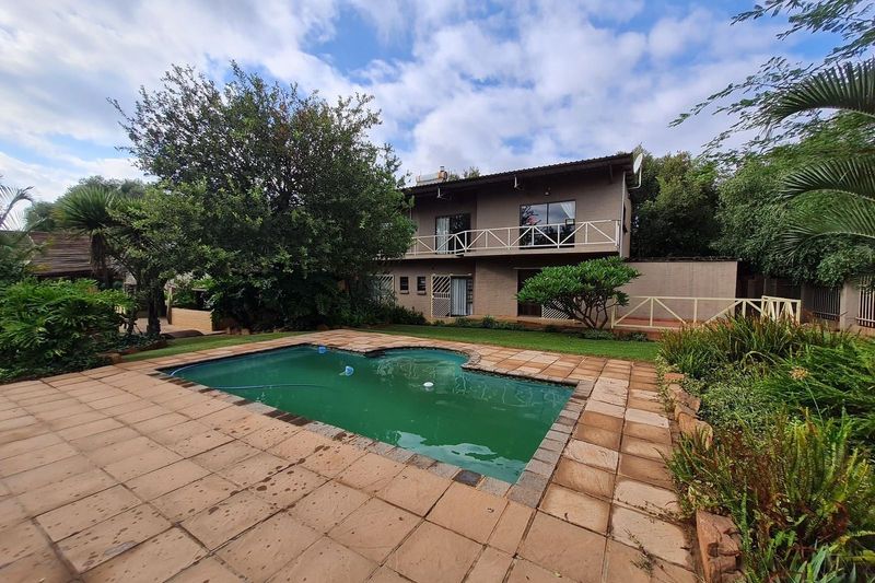 Private Aero and Game Estate Property For Sale Against the northern slopes of the Magaliesberg