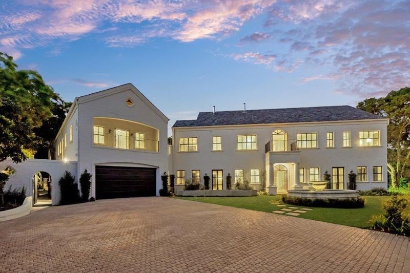 LUXURY AT IT&#39;S VERY BEST... BRAND NEW CONTEMPORARY CLASSIC MANSION PLUS OFFICE SUITE/COTTAGE