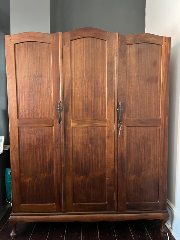 Vintage Imbuia 3-door Wardrobe